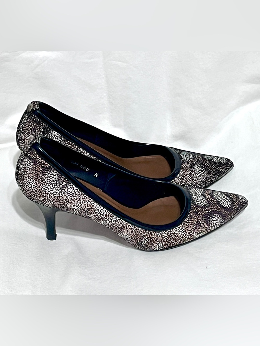 Donald J Pliner Python Print Pointed Toe Pumps 8N - Picture 3 of 7